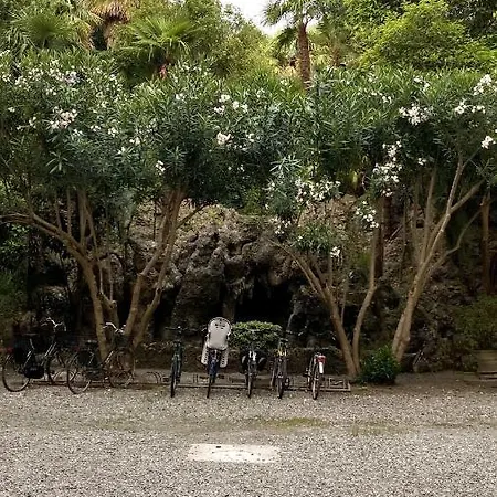 Fascinating Hideaway In A Physicist's * Como