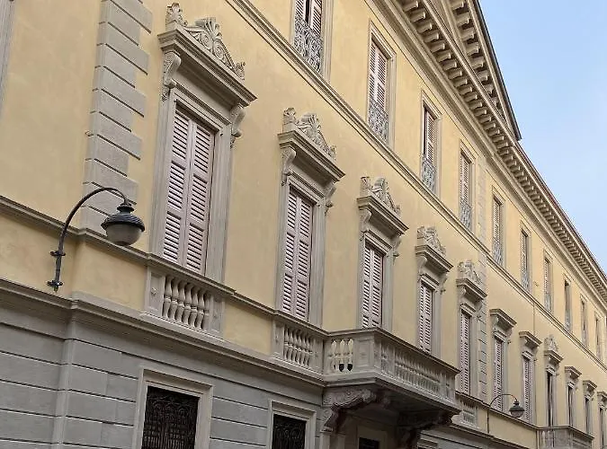 Fascinating Hideaway In A Physicist's Appartamento