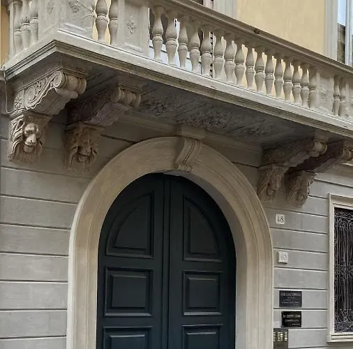 Fascinating Hideaway In A Physicist's Appartamento