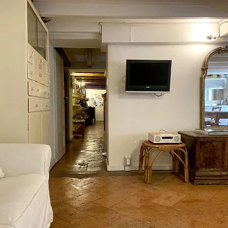 Apartament Fascinating Hideaway In A Physicist's Como