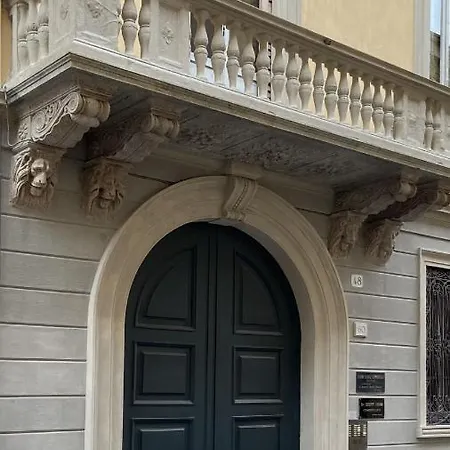 Fascinating Hideaway In A Physicist's Appartamento